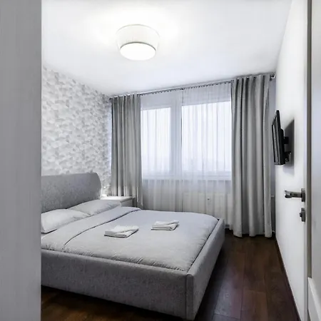 Daire Park View With Private Parking Wi-fi & Outdoorgym Klaipėda