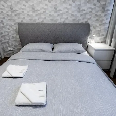 Park View With Private Parking Wi-fi & Outdoorgym Daire *